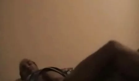 Eden Sinclair pończochy palenie porno duże biodra plecy