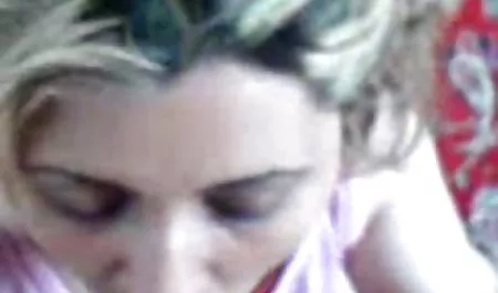 Moja gorąca mamuśka w pończochach pieprzy się w Porno 3d dupę czeski