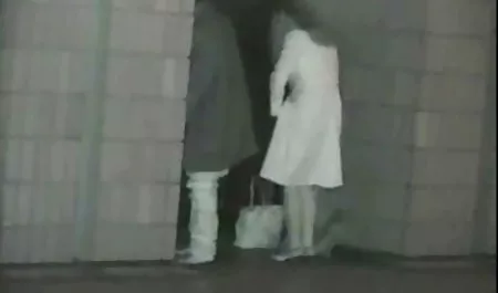 Pokój Glory hole porno międzyrasowy