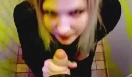 Blondynka siedzi na darmowe online porno dużych klientów agent castingu