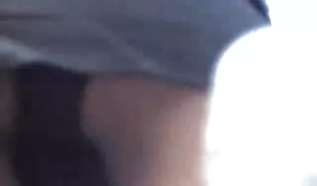 Spłukać w Upskirt porno górach