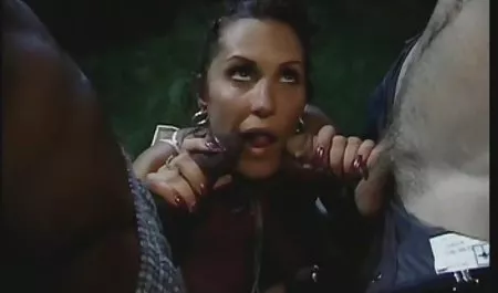 Miniaturowa брюнеточка lubi vintage xxx chodzić na basen